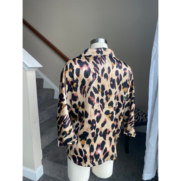 Nasty Gal leopard print button down, size XS - Picture 4 of 10